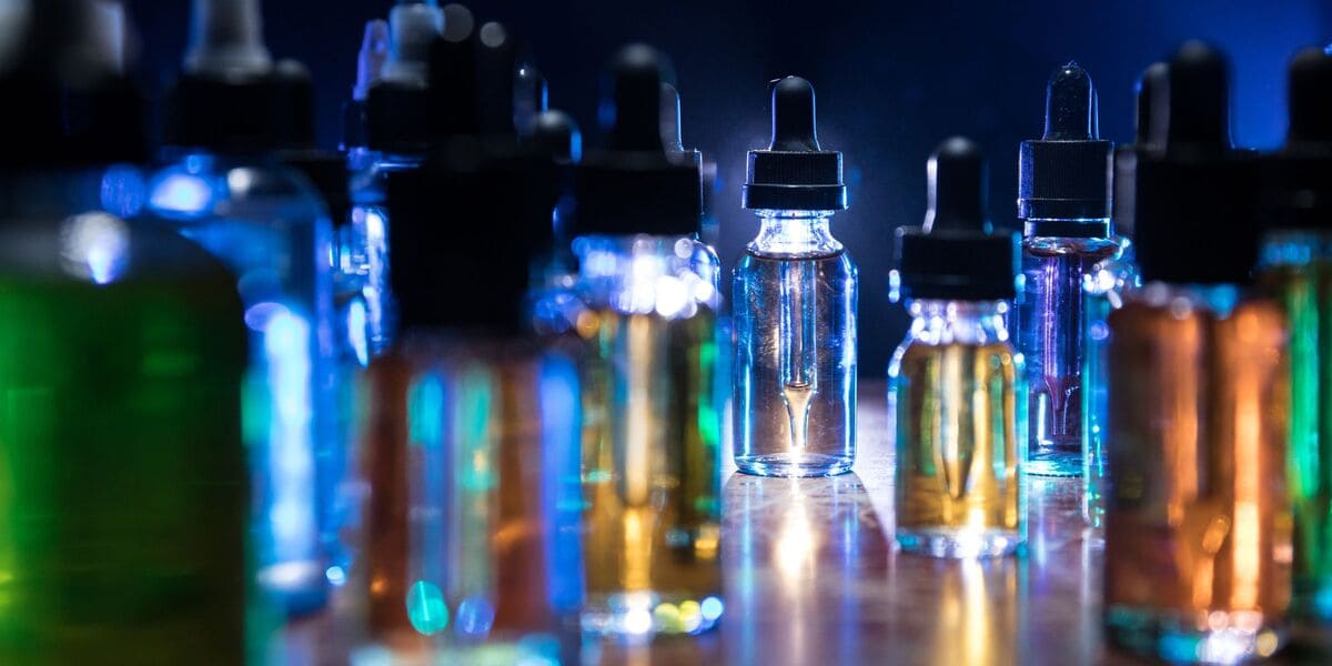 De quoi est compos le Vape Juice ? | Tout sur les liquides, les e-liquides et les liquides de vaporisation SMOKO E Cigarettes De quoi est compos le Vape Juice ? | Tout sur les liquides, les e-liquides et les liquides de vaporisation SMOKO E Cigarettes