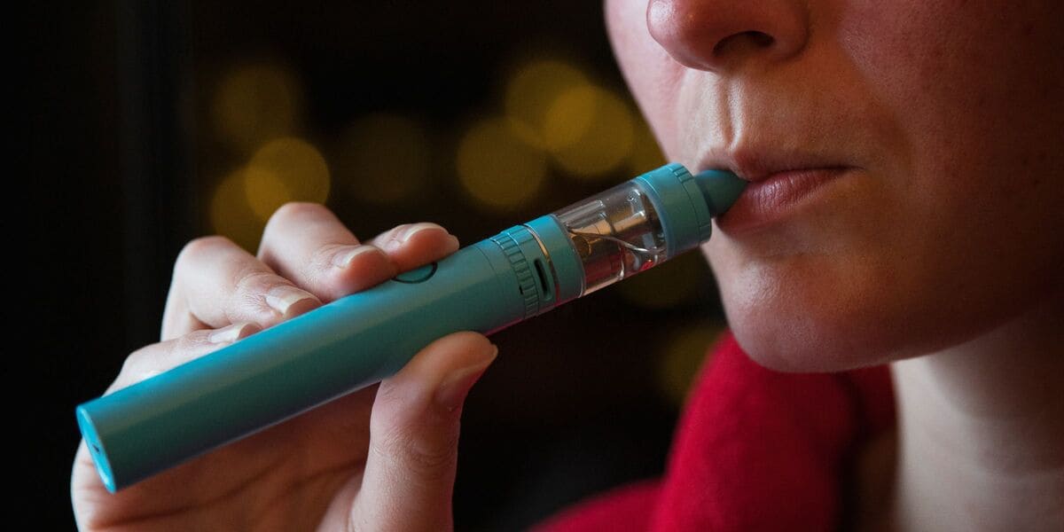 POURQUOI MA VAPE FAIT-ELLE DES BULLES QUAND JE LA FRAPPE ? LE MYSTRE S'CLAIRCIT ! SMOKO E Cigarettes POURQUOI MA VAPE FAIT-ELLE DES BULLES QUAND JE LA FRAPPE ? LE MYSTRE S'CLAIRCIT ! SMOKO E Cigarettes