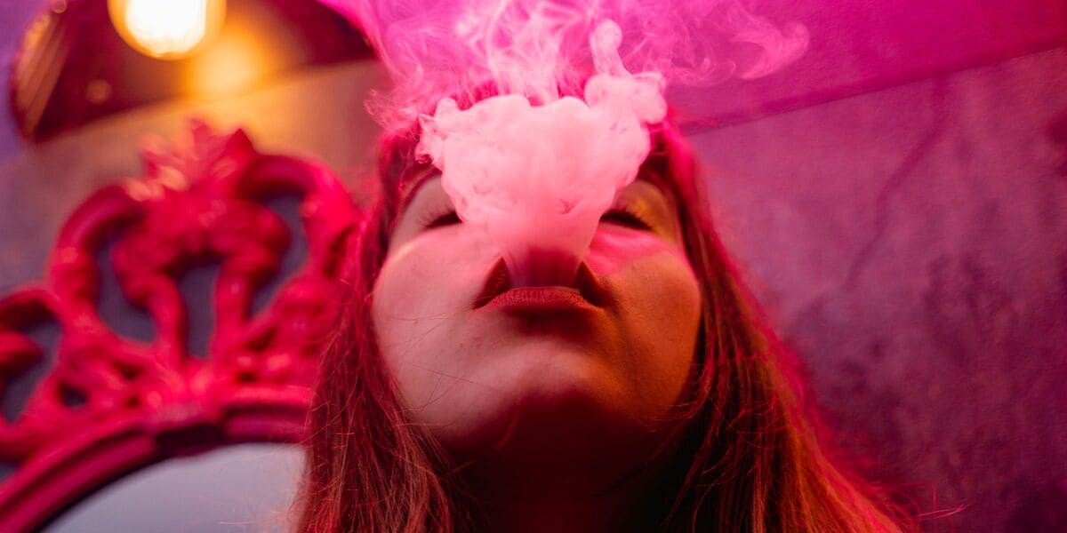 CHEAP DISPOSABLES - CAN YOU TRUST A 70p VAPE? - SMOKO E Cigarettes