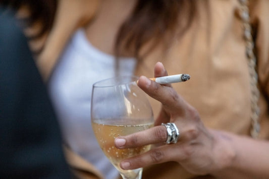 Vaping kan hjelpe med å håndtere røykeutløsere som får røykere til å ønske seg en sigarett