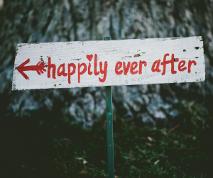 ein Bild eines Schildes mit der Aufschrift „Happy End“