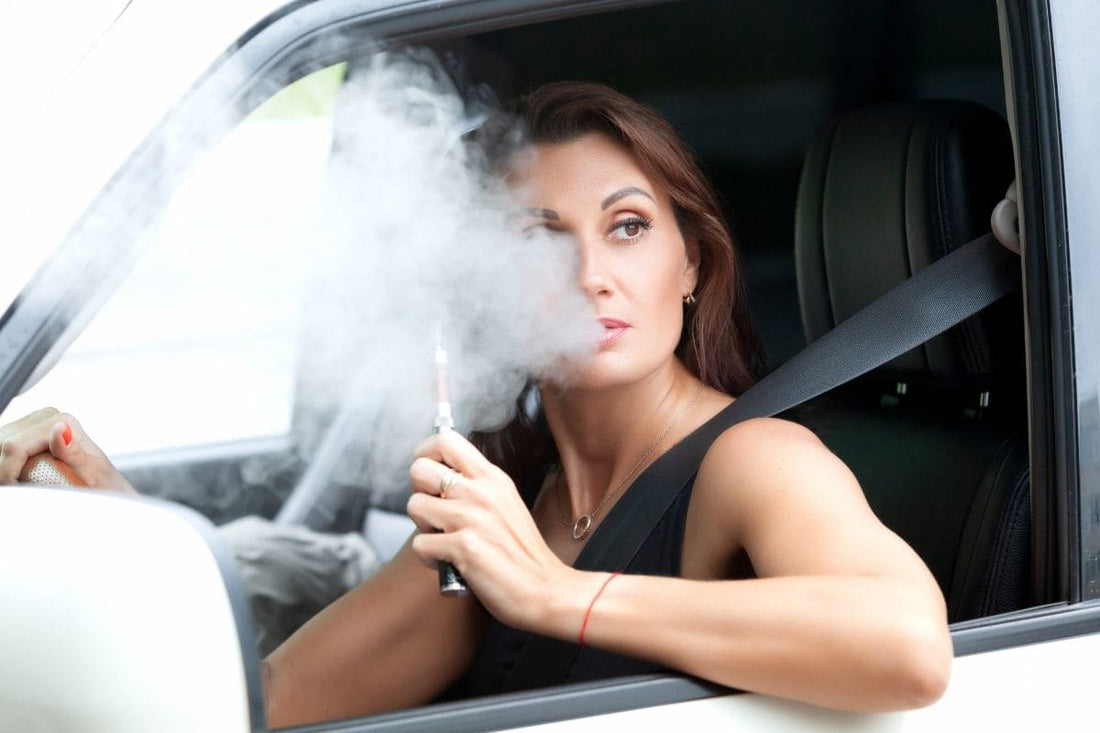 De gevaren van roken in de auto