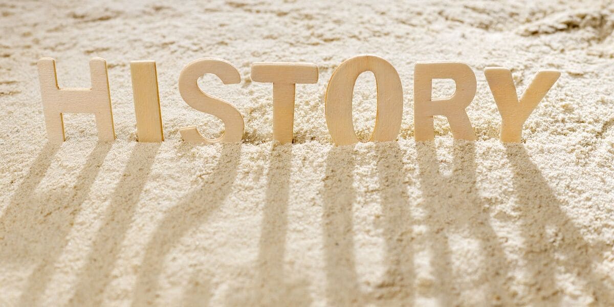 THE COMPLETE HISTORY OF E-CIGARETTES AND VAPING: FROM INNOVATION TO REVOLUTION