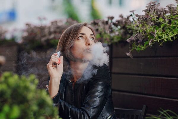 WHAT HAPPENS WHEN YOU QUIT SMOKING AND START VAPING?